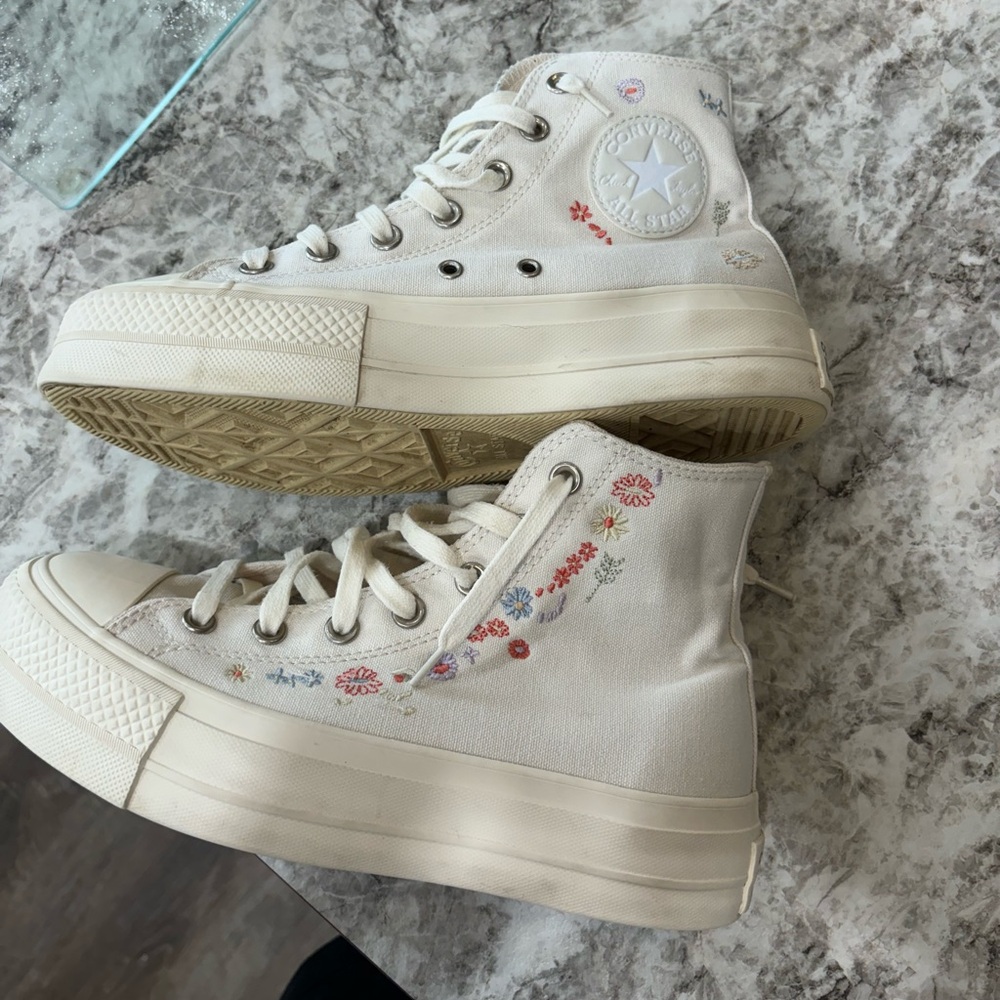 Floral platform converse